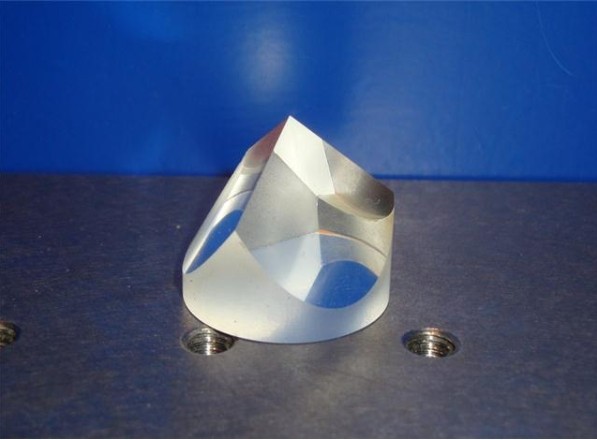 什么是角錐棱鏡?它有哪些光學(xué)作用? 什么是角錐棱鏡?它有哪些光學(xué)作用?